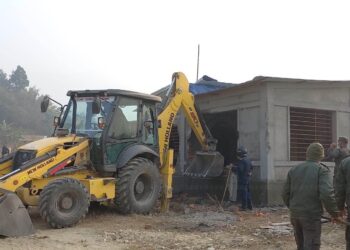हर्क साम्पाङले धरानमा चलाए डोजर, स्थानीय र सुरक्षाकर्मीबीच झडप