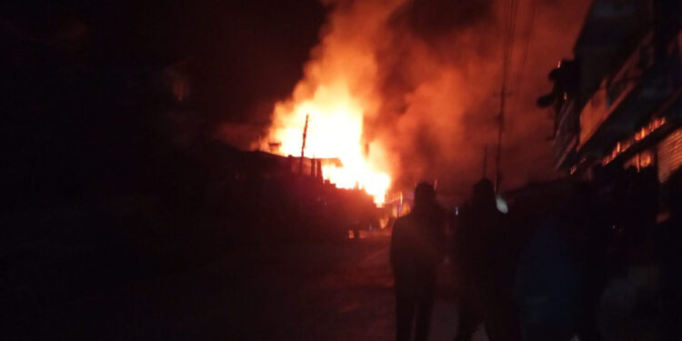 धनकुटा सिधुवा बजारमा आगलागी, तीन घर जले 