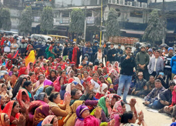 लघुवित्त संस्थाले माग्ने बनाएको भन्दै इटहरीमा प्रदर्शन