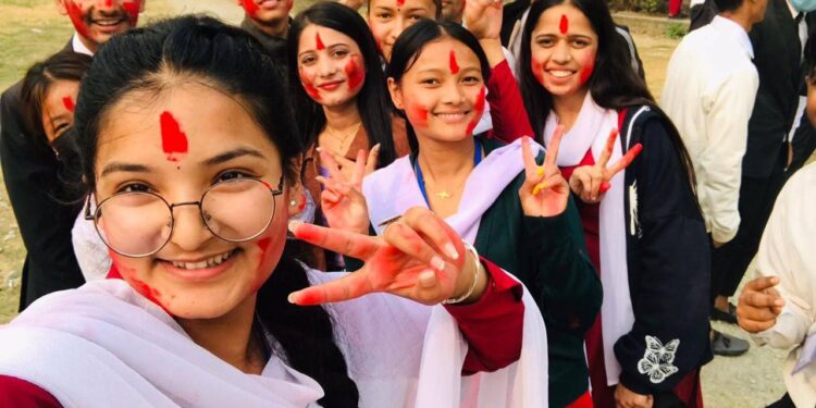 पहाडमा हाेली, उल्लासकासाथ मनाइँदै