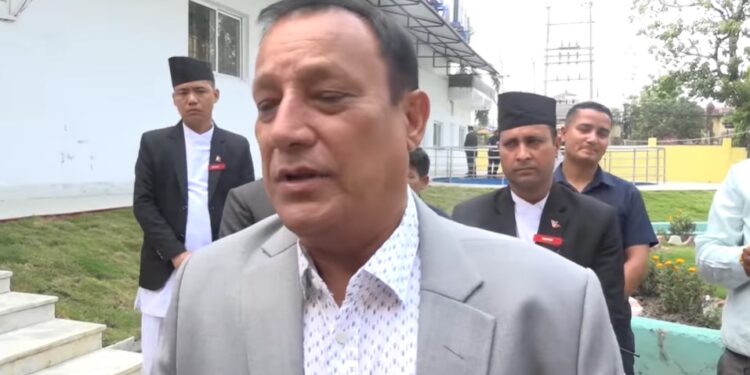 मुख्यमन्त्री कार्कीकाे पक्षमा उभिए कांग्रेस दलका नेता