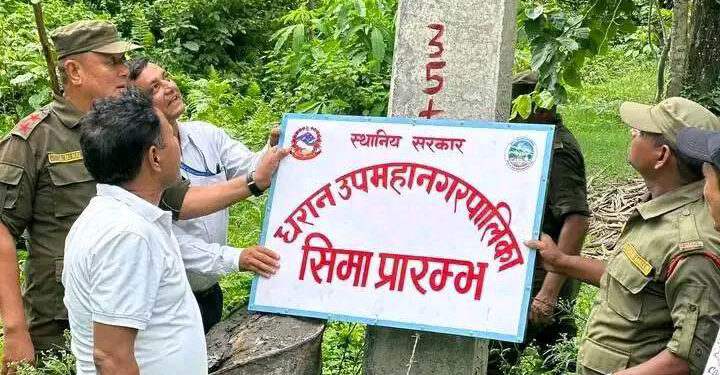 इटहरीले हटाइदियो धरानको सिमा बोर्ड