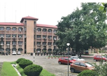 धरानस्थित विपी प्रतिष्ठानमा कार्यरत१ सय ४० जना चिकित्सकहरू द्वारा सामूहिक राजीनामा