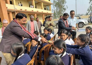 इटहरीका स्कूलमा पहिलो पटक नमुना दिवा खाजा कार्यक्रम