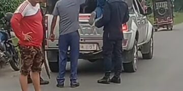 इनरुवामा दिउँसै डकैतीकाे प्रयास इनरूवा ५ बलाहामा रहेकाे जीवन बिकास लघुवित्तमा दिनदहाडै जबरजस्ती डकैतीकाे प्रयास भएकाे हाे । म्याजिक गाडीमा आएकाे हुलले कार्यालय प्रवेश गरी २ थान ल्यापटप जबर्जस्ती लिएर हिंड्ने क्रममा स्थानीयले घेरेका थिए । तत्कालै पुगेकाे प्रहरीले ५ जनालाई नियन्त्रणमा लिएकाे छ । अन्य भागेका छन । उनीहरूकाे खाेजी भैरहेकाे सुनसरी प्रहरीले जनाएकाे छ । डकैती शैलीमा लुटपाटमा संलग्न समूह मनिराम ज्ञवाली नेतृत्वको लघुवित्त पीडितहरू भएकाे बुझिएको छ । ज्ञवाली नेतृत्वको संघर्ष समितिले सामूहिक ऋण मिनाहा,गरीबलाई नि:शुल्क ऋण र लघुवित्त खारेजी जस्ता माग राख्दै आएकाे छ ।