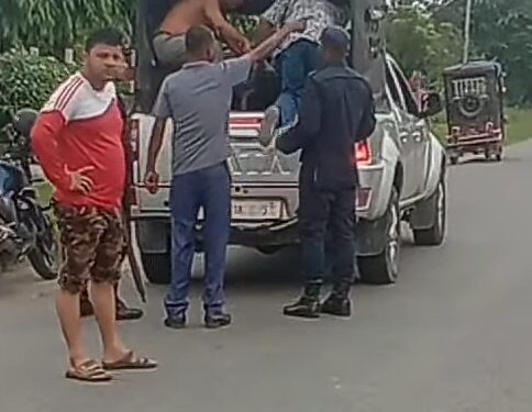 इनरुवामा दिउँसै डकैतीकाे प्रयास  इनरूवा ५ बलाहामा रहेकाे जीवन बिकास लघुवित्तमा दिनदहाडै जबरजस्ती डकैतीकाे प्रयास भएकाे हाे । म्याजिक गाडीमा आएकाे हुलले कार्यालय प्रवेश गरी २ थान ल्यापटप जबर्जस्ती लिएर हिंड्ने क्रममा स्थानीयले घेरेका थिए । तत्कालै पुगेकाे प्रहरीले ५ जनालाई नियन्त्रणमा लिएकाे छ । अन्य भागेका छन । उनीहरूकाे खाेजी भैरहेकाे सुनसरी प्रहरीले जनाएकाे छ । डकैती शैलीमा लुटपाटमा संलग्न समूह मनिराम ज्ञवाली नेतृत्वको लघुवित्त पीडितहरू भएकाे बुझिएको छ । ज्ञवाली नेतृत्वको संघर्ष समितिले सामूहिक ऋण मिनाहा,गरीबलाई नि:शुल्क ऋण र लघुवित्त खारेजी जस्ता माग राख्दै आएकाे छ ।