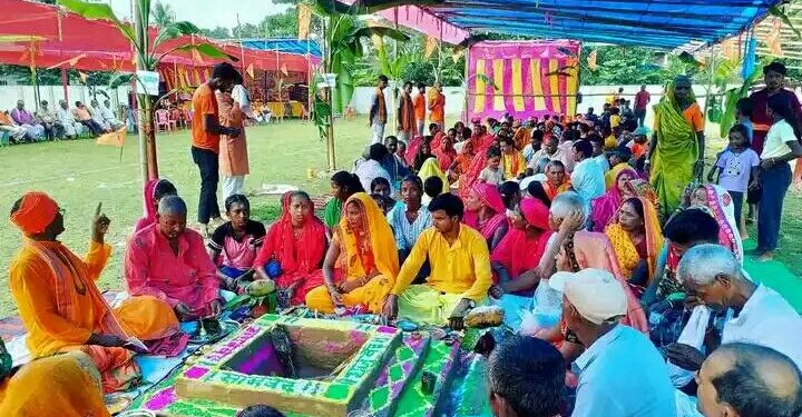 सुन्सरीको देवानगंज गाउपालिका ३ कप्तानगंज श्री कृष्ण मा.वि. को खेल मैदानमा भएको विश्व हिन्दु परिषद नेपाल देवानगंज द्वारा आयोजित कार्यक्रम एकदिवसीय हवन_पुजन कार्यक्रम सभ्य भव्यताको साथ सम्पन्न भएको छ।