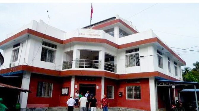 विराटनगरका पाँच स्थान निषेधित क्षेत्र घोषणा! विराटनगरका पाँच स्थानलाई स्थानीय प्रशासनले निषेधित क्षेत्र घोषणा गरेको छ । कोशी प्रदेशका पूर्व मुख्यमन्त्री केदार कार्कीले प्रदेशसभा नजिकै आमरण अनशन बस्ने घोषणा गरेको भोलिपल्ट जिल्ला प्रशासन कार्यालय मोरङले केहि स्थानलाई निषेधित क्षेत्र घोषणा गरेको हो ।